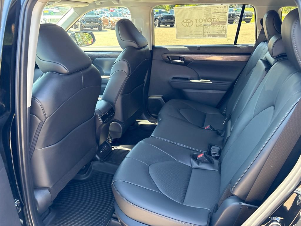 Certified 2026 Toyota Highlander Limited AWD/4WD image 15