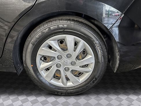 Used 2019 Hyundai Elantra SE w/ Cargo Package image 37