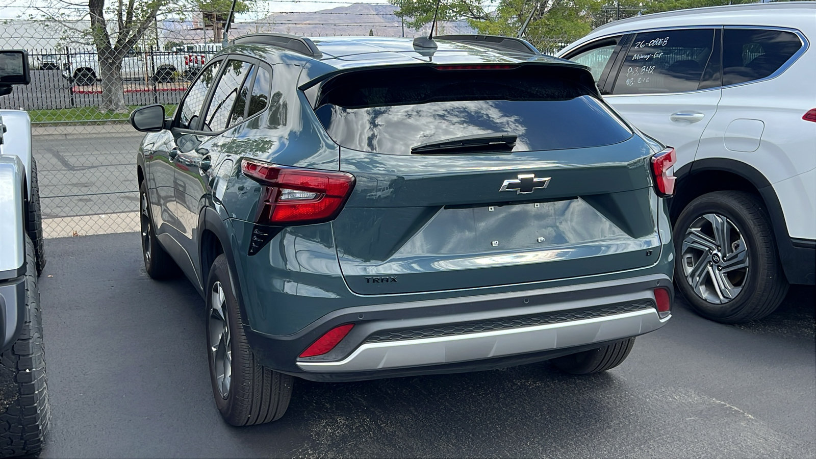 Used 2025 Chevrolet Trax LT w/ Sunroof Package FWD image 3