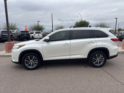 Used 2019 Toyota Highlander XLE image 11