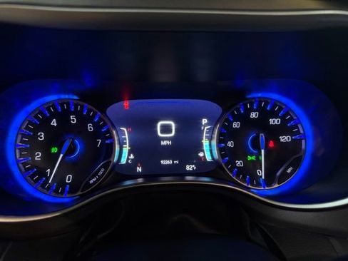 Used 2023 Chrysler Pacifica Touring-L FWD image 22