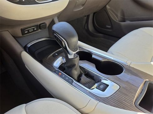 Used 2024 Chevrolet Malibu LT image 35