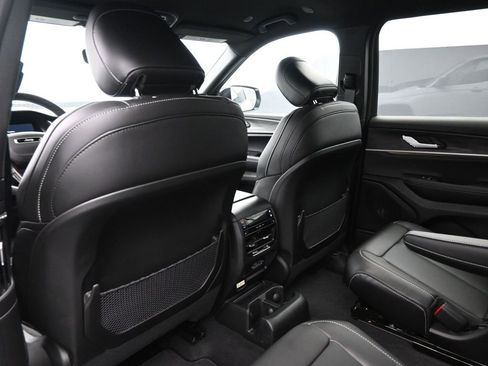 New 2025 Jeep Grand Cherokee L Limited w/ Black Appearance Package image 12