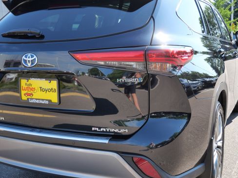 Used 2021 Toyota Highlander Platinum AWD/4WD image 18