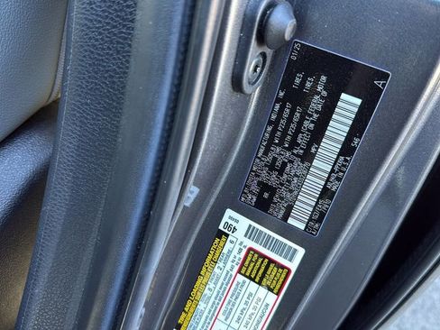 Used 2025 Toyota Sienna XLE image 38