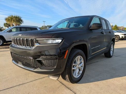 New 2025 Jeep Grand Cherokee Laredo image 8