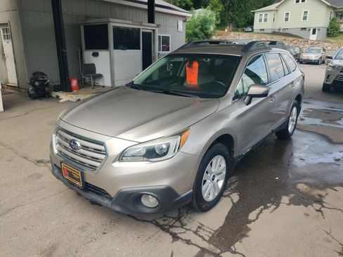 Used 2017 Subaru Outback 2.5i Premium AWD/4WD image 2