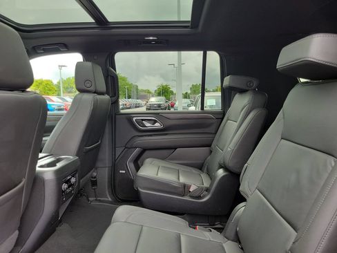 Used 2024 Chevrolet Suburban LT w/ Luxury Package AWD/4WD image 14