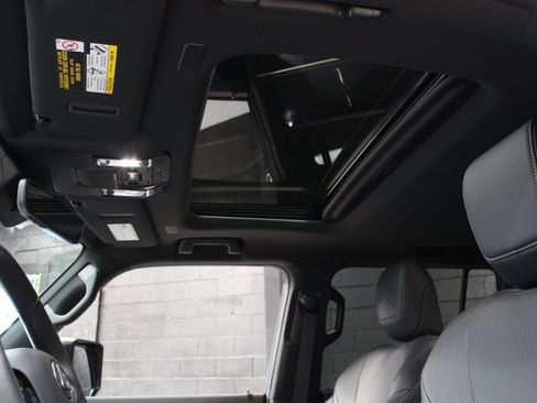 Used 2025 Lexus GX 550 w/ Cold Area Package AWD/4WD image 25