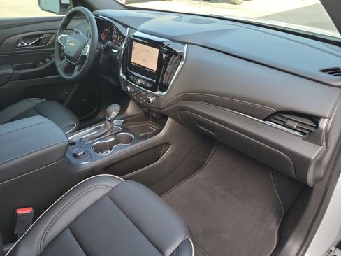 Used 2023 Chevrolet Traverse Premier FWD image 32