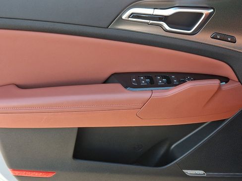 Certified 2025 Kia Sportage SX image 13