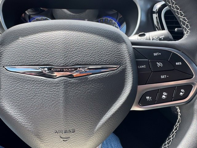 New 2026 Chrysler Pacifica Select FWD image 27