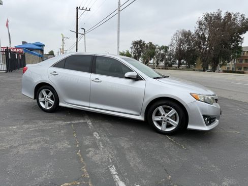 Used 2012 Toyota Camry SE FWD image 6