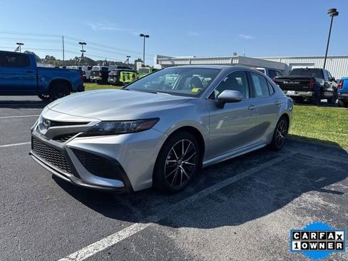 Used 2021 Toyota Camry SE image 1