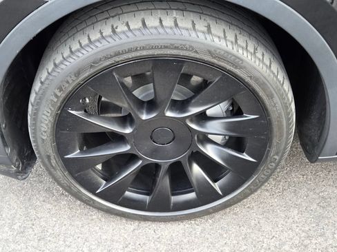 Used 2023 Tesla Model Y Long Range AWD/4WD image 4