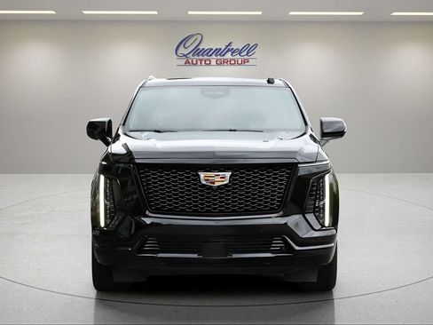 Used 2025 Cadillac Escalade Sport Platinum w/ LPO, Floor Liner Package AWD/4WD image 9