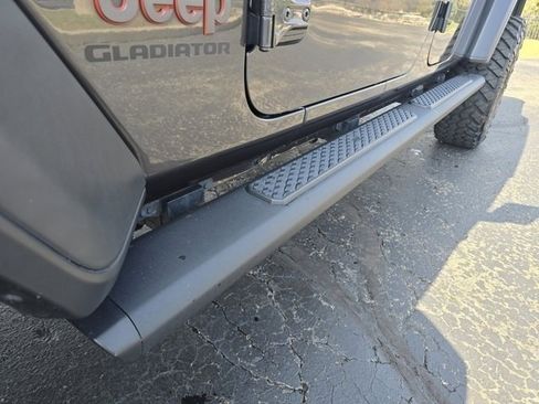 Used 2020 Jeep Gladiator Mojave w/ Cold Weather Group image 17