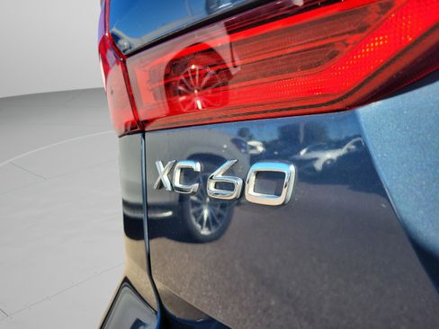 Used 2022 Volvo XC60 B5 Momentum w/ Protection Package Premier image 29