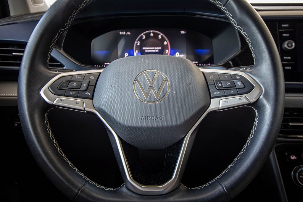 Certified 2024 Volkswagen Taos SE AWD/4WD image 33