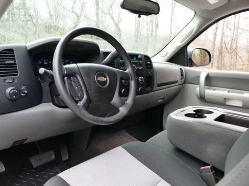 Used 2009 Chevrolet Silverado 1500 W/T w/ LS Package image 2