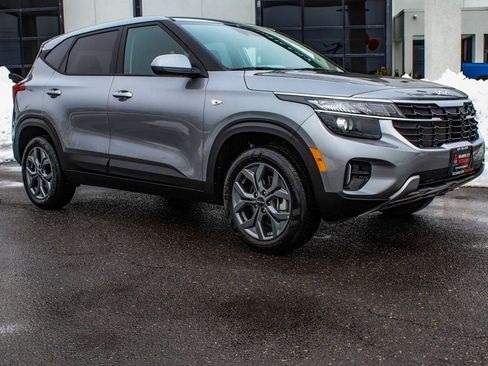 Used 2025 Kia Seltos LX AWD/4WD image 3