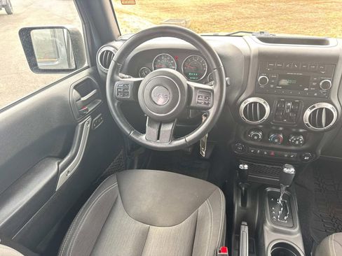 Used 2017 Jeep Wrangler Unlimited Sahara w/ Max Tow Package image 16