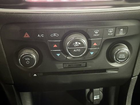 Used 2014 Dodge Charger SXT image 15