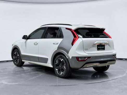 Used 2023 Kia Niro Wave FWD image 2