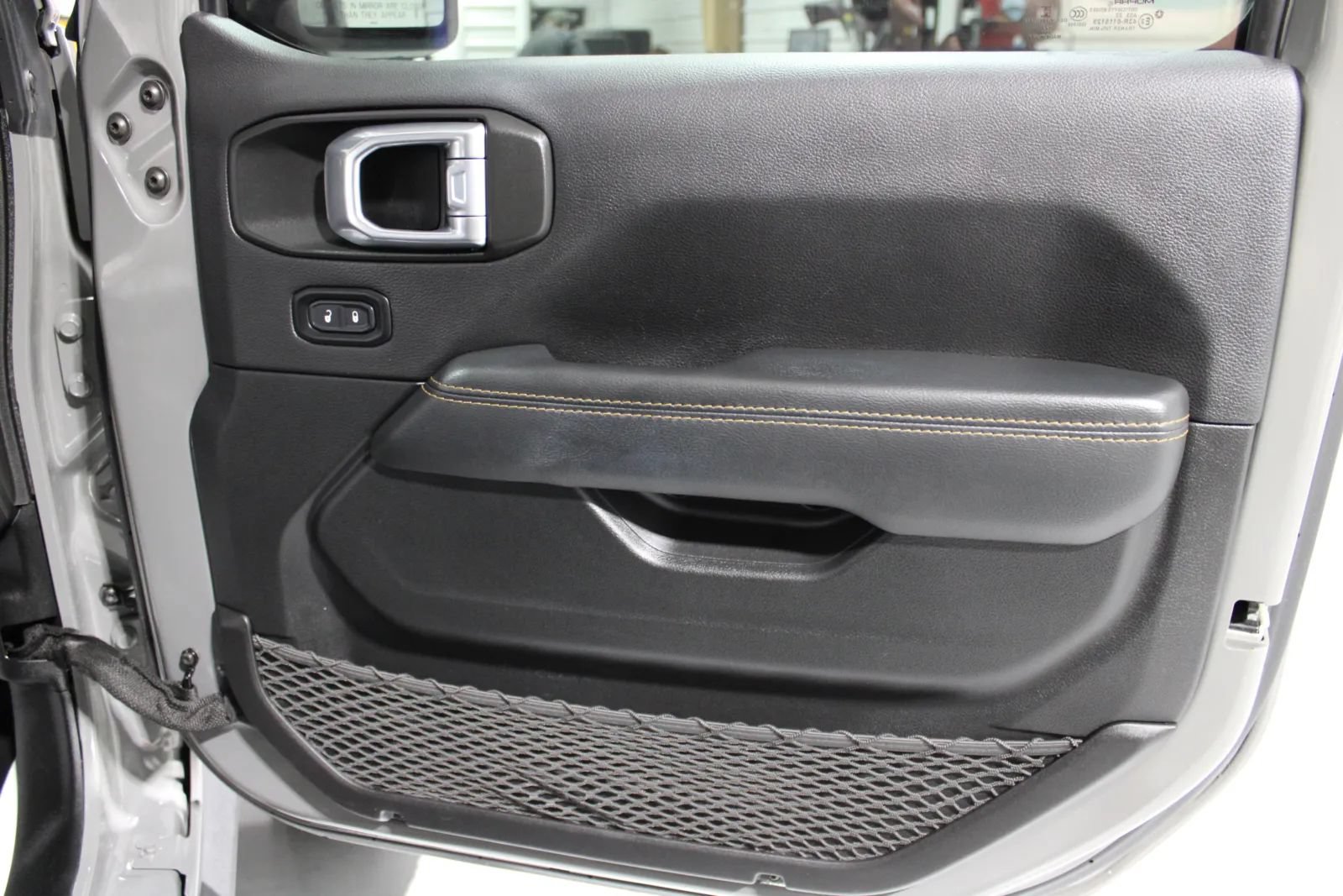 Used 2022 Jeep Wrangler Unlimited Sahara AWD/4WD image 14