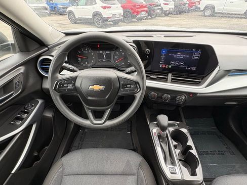 Used 2025 Chevrolet Trax LS FWD image 13