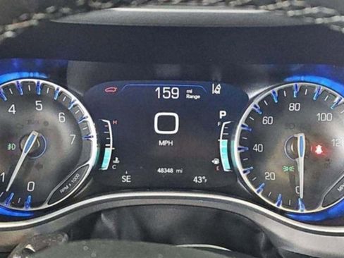 Used 2025 Chrysler Pacifica Select image 7