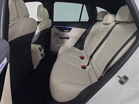 Used 2025 Mercedes-Benz GLC 350e 4MATIC image 5