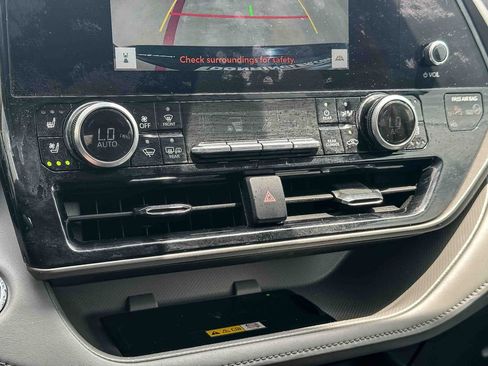 Used 2023 Toyota Highlander Limited image 34