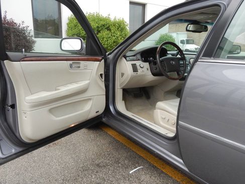 Used 2007 Cadillac DTS Luxury II FWD image 24