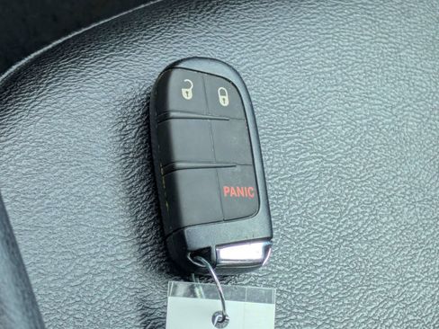 Used 2024 Jeep Compass Latitude AWD/4WD image 27