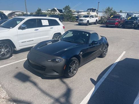 Used 2021 MAZDA MX-5 Miata Grand Touring image 2