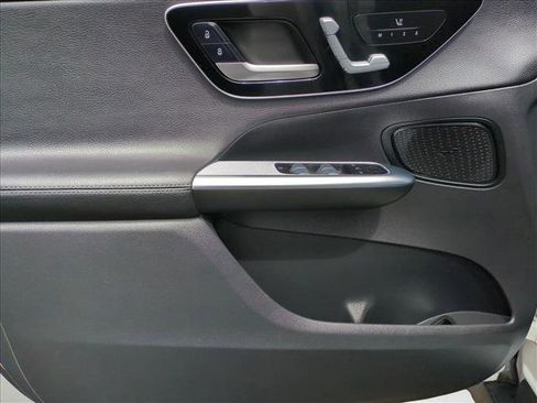 Used 2023 Mercedes-Benz GLC 300 4MATIC image 27