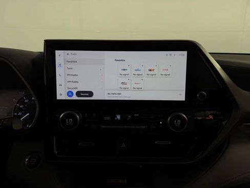 Used 2023 Toyota Highlander XLE FWD image 23