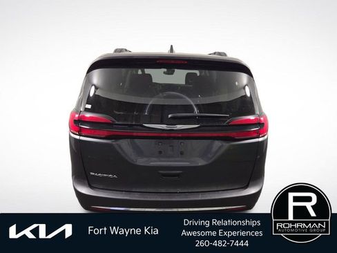Used 2022 Chrysler Pacifica Touring-L FWD image 9