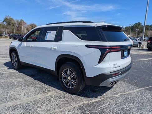 Used 2025 Chevrolet Traverse LT image 5