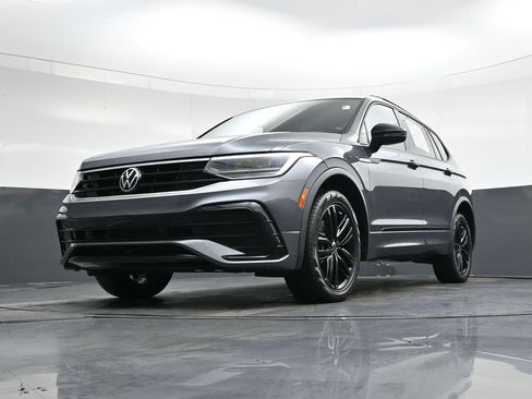 Used 2022 Volkswagen Tiguan SE R-Line image 39