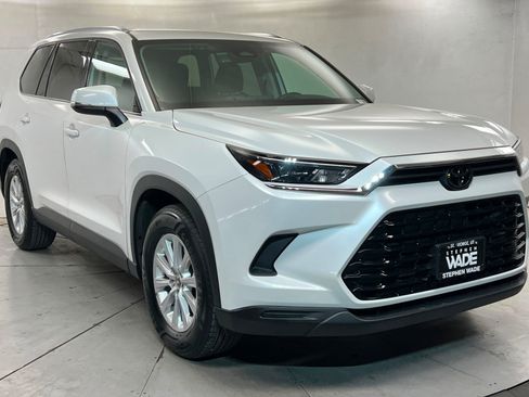 Used 2025 Toyota Grand Highlander AWD image 8