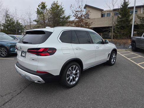 New 2026 BMW X5 xDrive40i w/ Premium Package image 3