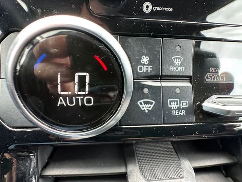 Used 2022 Toyota Highlander L FWD image 25