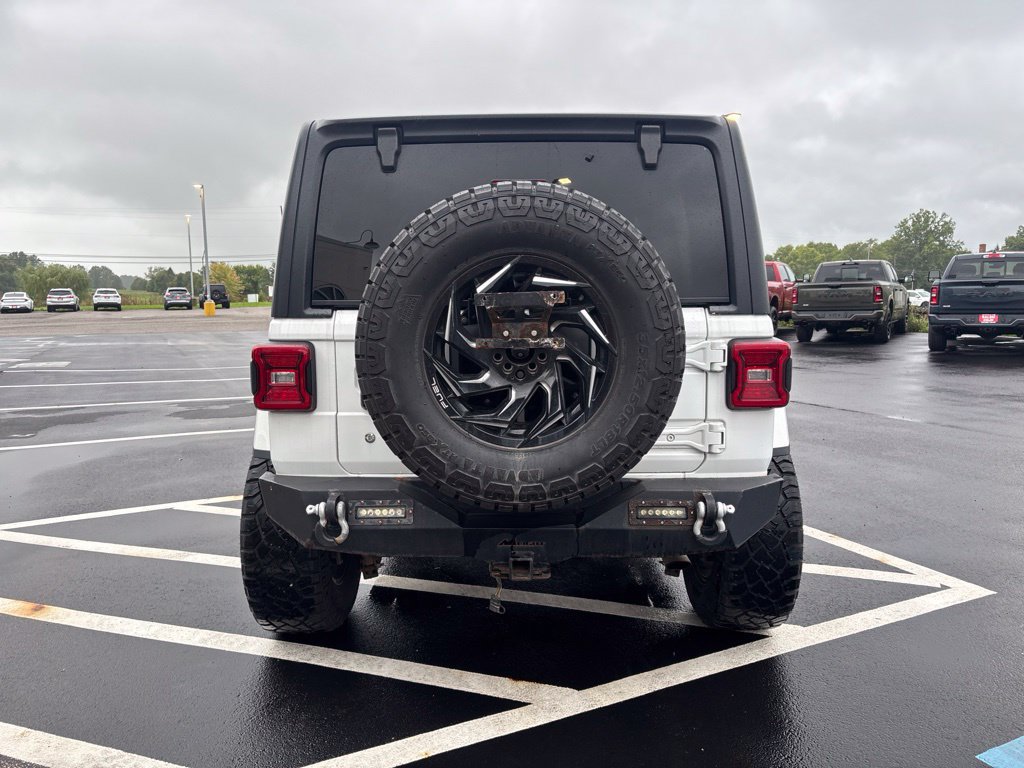 Used 2018 Jeep Wrangler Unlimited Sahara w/ Cold Weather Group AWD/4WD image 8