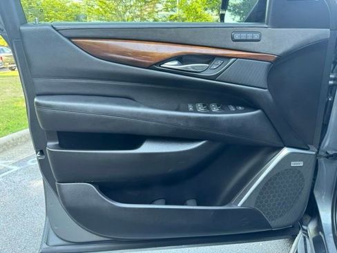 Used 2019 Cadillac Escalade 2WD image 15