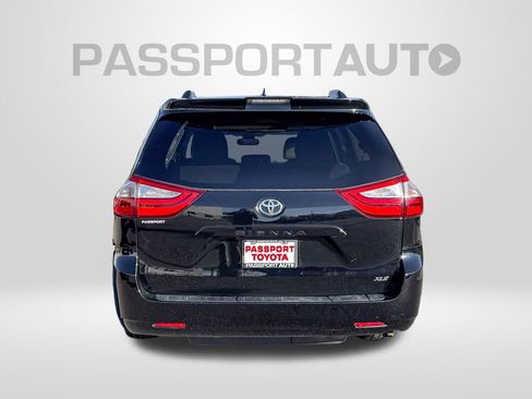 Used 2019 Toyota Sienna XLE image 6