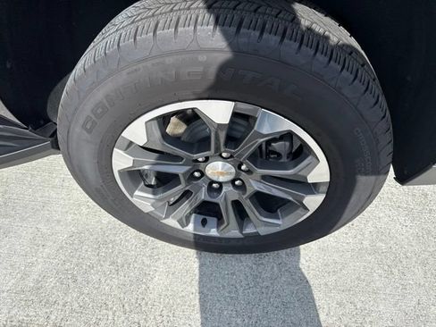 Used 2026 Chevrolet Suburban LS RWD image 23