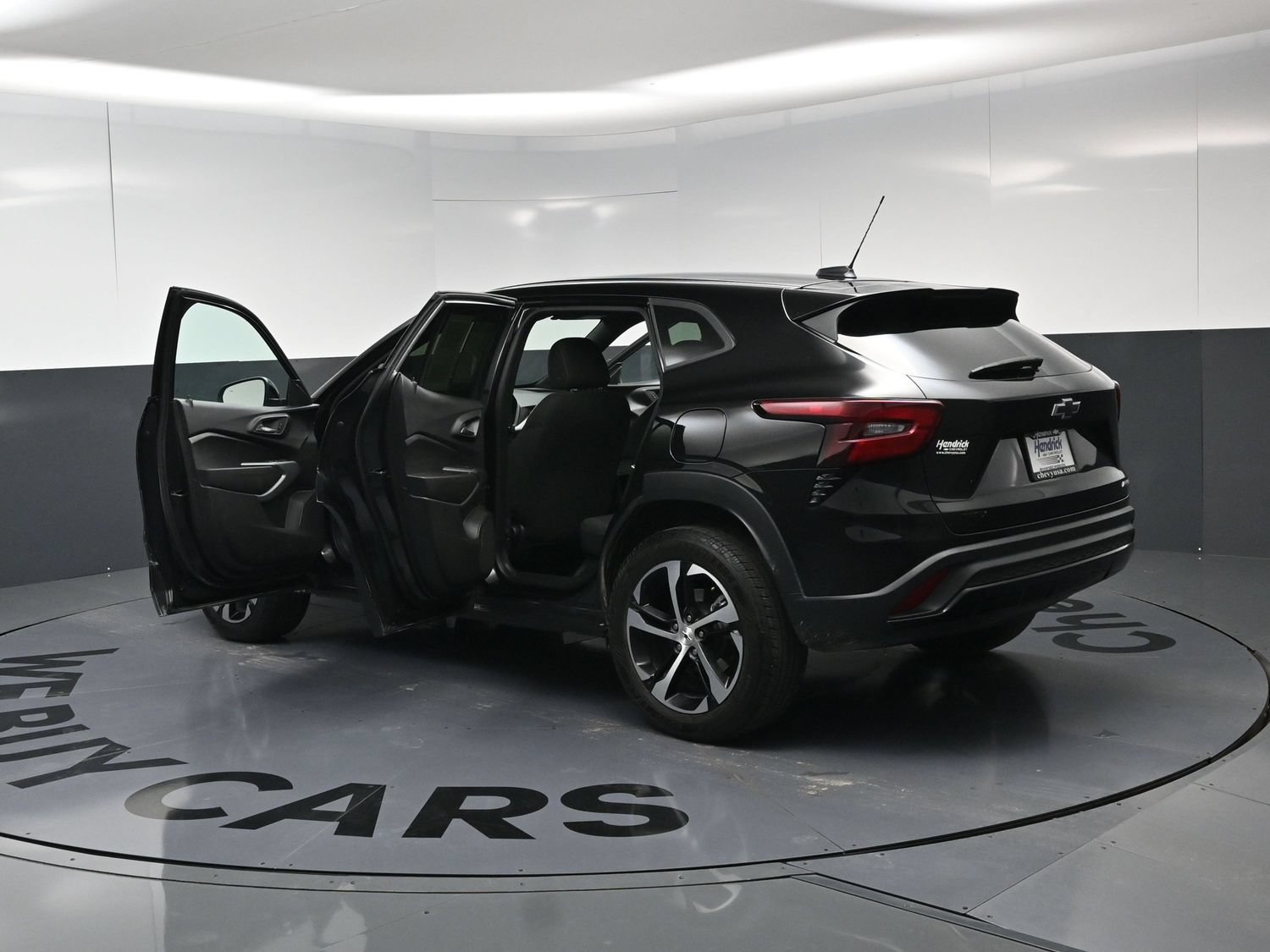 Used 2025 Chevrolet Trax RS FWD image 28