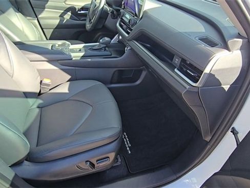 Used 2024 Toyota Grand Highlander XLE image 29